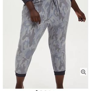 Classic fit sleep jogger camo grey.  Torrid size 3